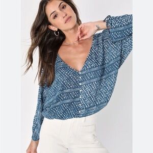 Lulu’s Carrissa Blue Print Long Sleeve Button Front Top